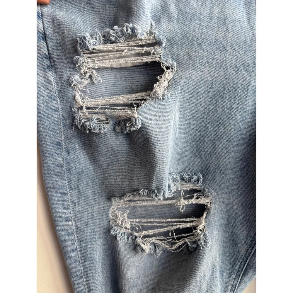 American Eagle Light Wash Distressed Mom Jeans Women 18 Regular